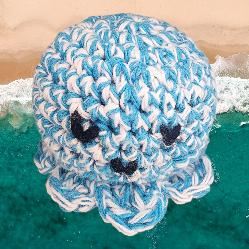 Crochet plush octopus, blue/white